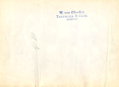 Gloeden, Wilhelm von (1856-1931) - n. 0180 B verso - Il pozzo del San Domenico, Taormina - Millon auctions