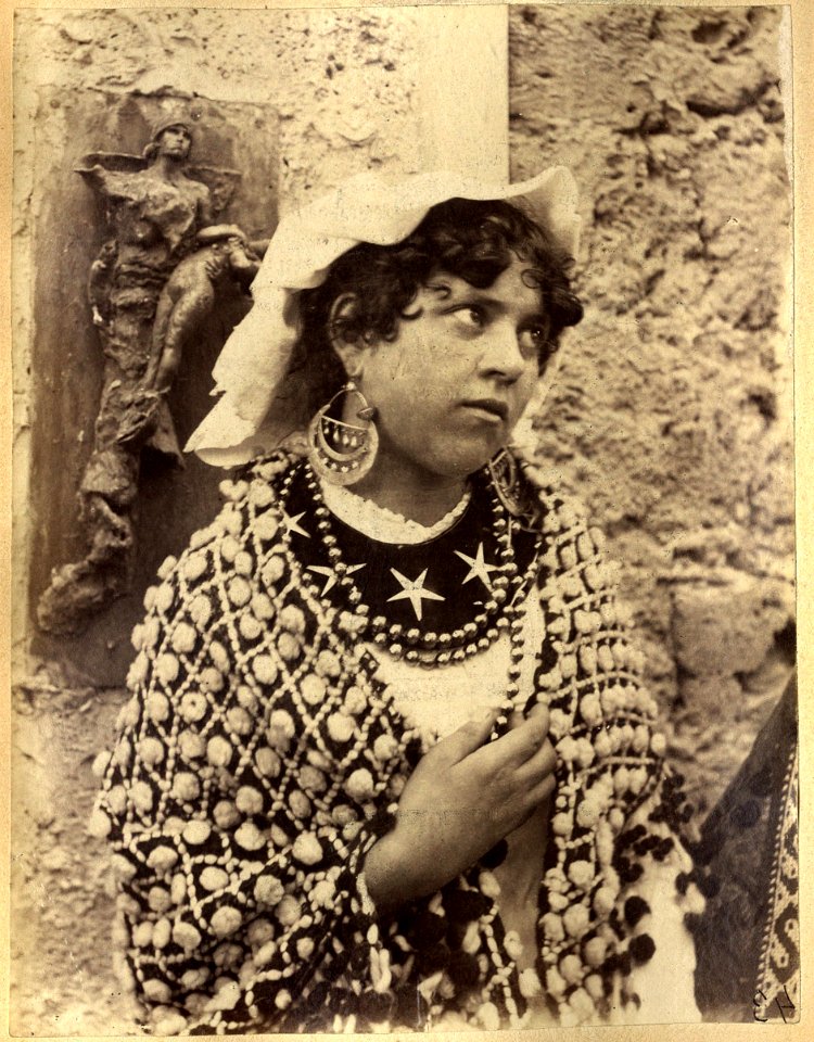 Gloeden, Wilhelm von (1856-1931) - n. 0219 - Ragazza abruzzese