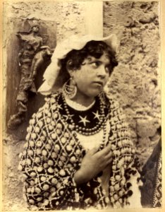 Gloeden, Wilhelm von (1856-1931) - n. 0219 - Ragazza abruzzese