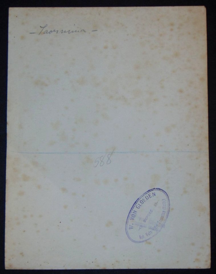 Gloeden, Wilhelm von (1856-1931) - n. 0588 verso - Palazzo Duchi di S. Stefano - Timbrata, cm 18x24
