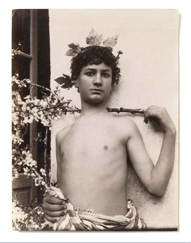 Gloeden, Wilhelm von (1856-1931) - n. 0937 - Piccolo imperatore - da - Gallo, p.14