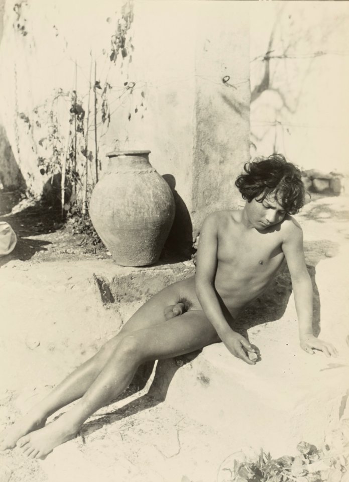 Gloeden, Wilhelm von (1856-1931) - n. 0330 - da- Auch ich in Arkadien, p. 137