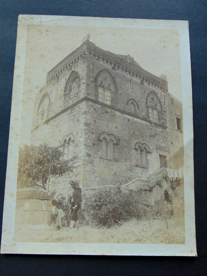 Gloeden, Wilhelm von (1856-1931) - n. 0588 recto - Palazzo Duchi di S. Stefano - Timbrata, cm 18x24