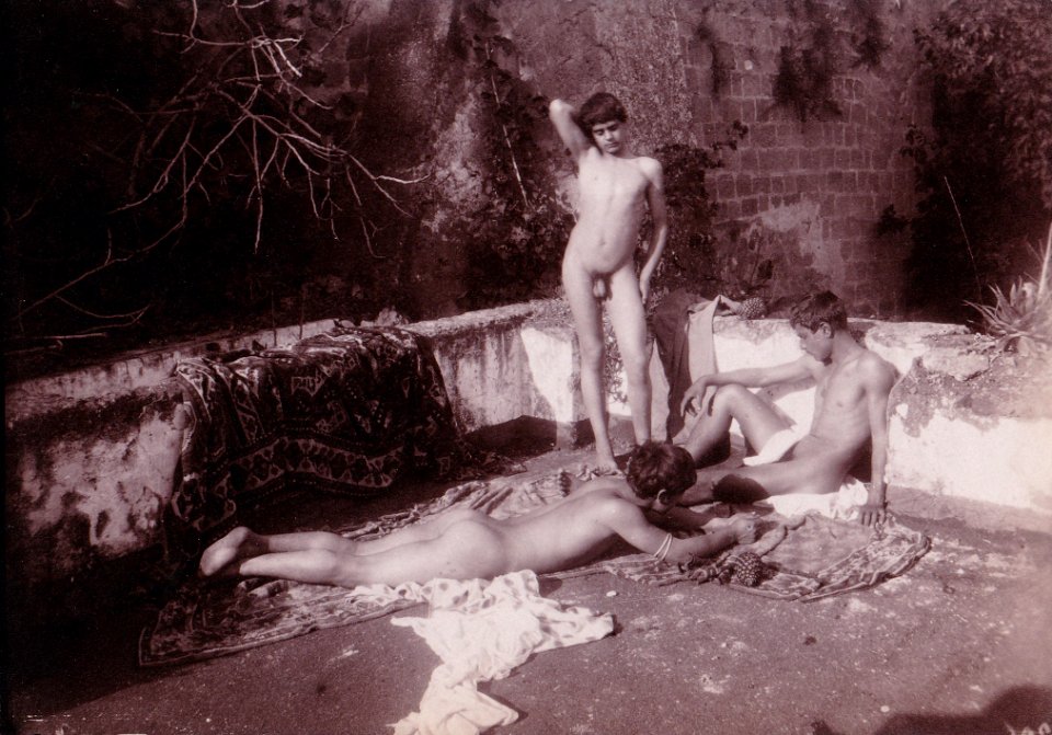 Gloeden, Wilhelm von (1856-1931) - n. 1058 recto - Deposé 05 Dic 1903 - ex Texbraun Collection, Galerie David Guiraud, Paris