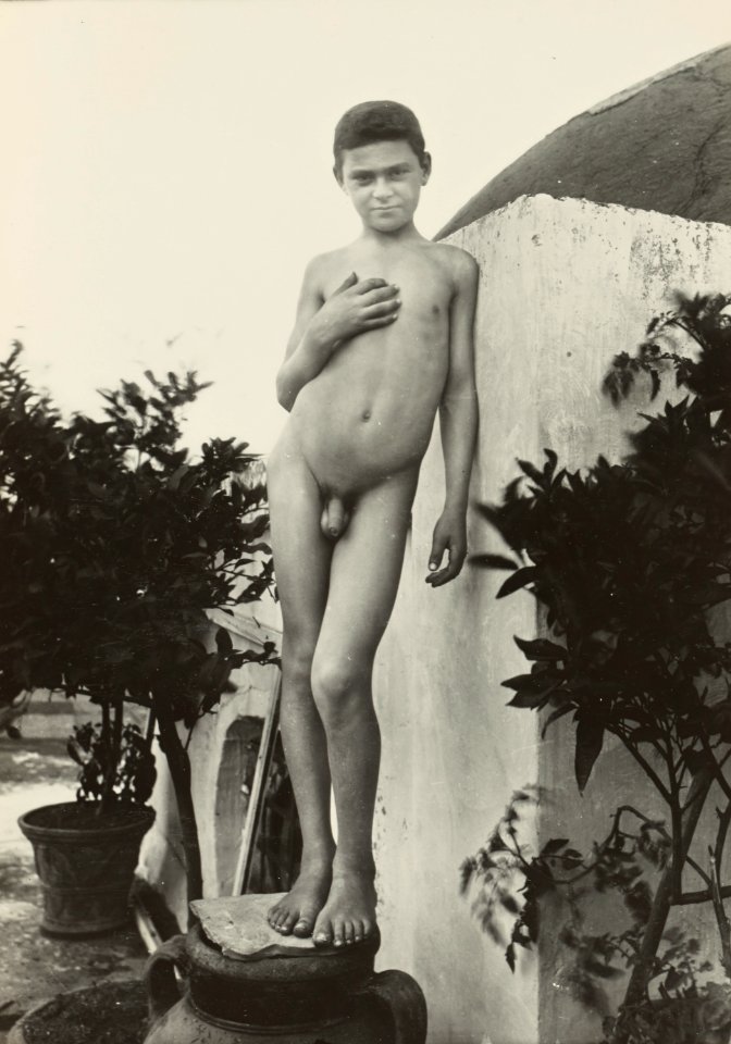 Gloeden, Wilhelm von (1856-1931) - n. 0602 - Getty Museum. Cm 22,8×16,7