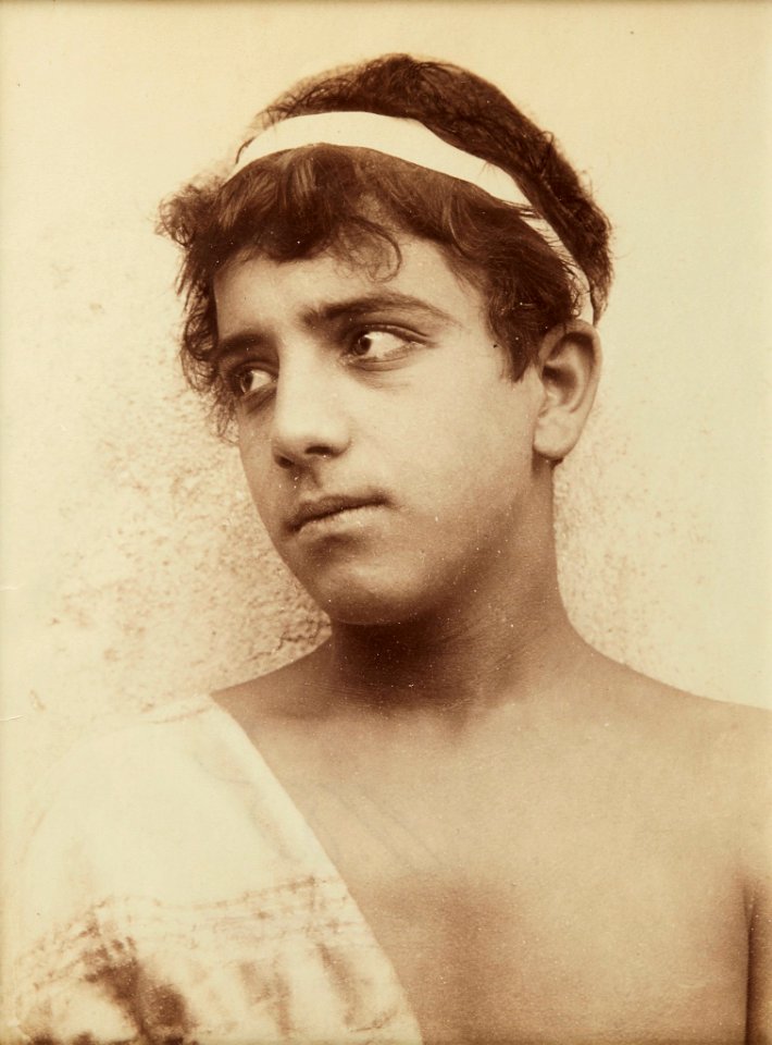 Gloeden, Wilhelm von (1856-1931) - n. 1185 - da - Amore e arte, p. 91