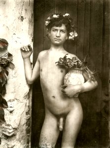 Gloeden, Wilhelm von (1856-1931) - n. 1039 - da - Amore e arte, p. 92