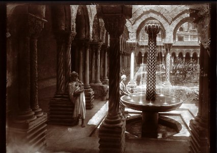 Gloeden, Wilhelm von (1856-1931) - n. 135 grande formato - Chiostro di Morreale a Palermo