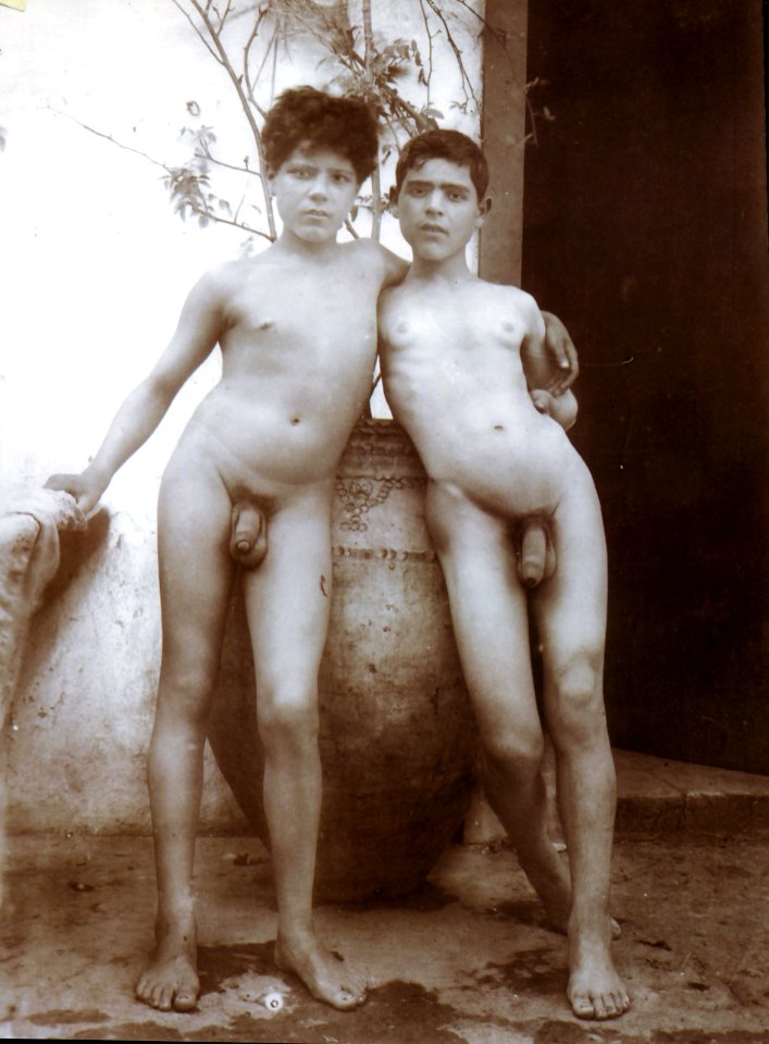 Gloeden, Wilhelm von (1856-1931) - n. 1118 - da - Amore e arte, p. 75