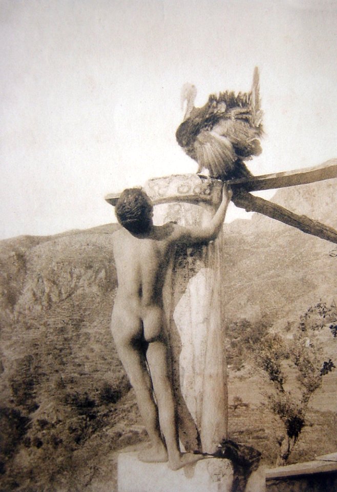 Gloeden, Wilhelm von (1856-1931) - n. 1155 r - L'orgoglio - da - Sicilia mitica arcadia, p. 54