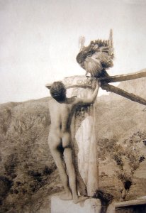 Gloeden, Wilhelm von (1856-1931) - n. 1155 r - L'orgoglio - da - Sicilia mitica arcadia, p. 54