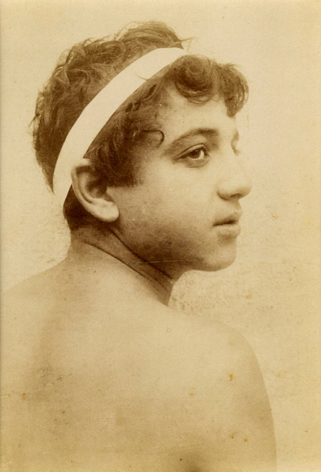 Gloeden, Wilhelm von (1856-1931) - n. 1181 - Clampart - Auch ich in Arkadien, p. 39, cm 16 x 26, dated 04-03-1902