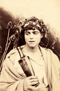 Gloeden, Wilhelm von (1856-1931) - n. 1135 B - recto - 165x108 mm, Ritratto - Swann gallery