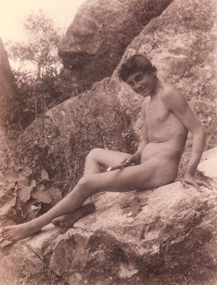 Gloeden, Wilhelm von (1856-1931) - n. 1911 - Et in Arcadia, p. 73