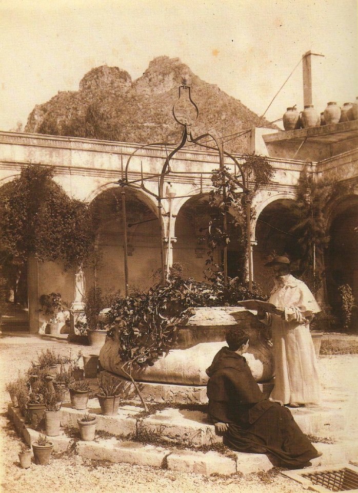 Gloeden, Wilhelm von (1856-1931) - n. 2290 - San Domenico - Da - Wilhelm von Gloeden, Amore e Arte, Malambrì, Taormina 1999, p. 122