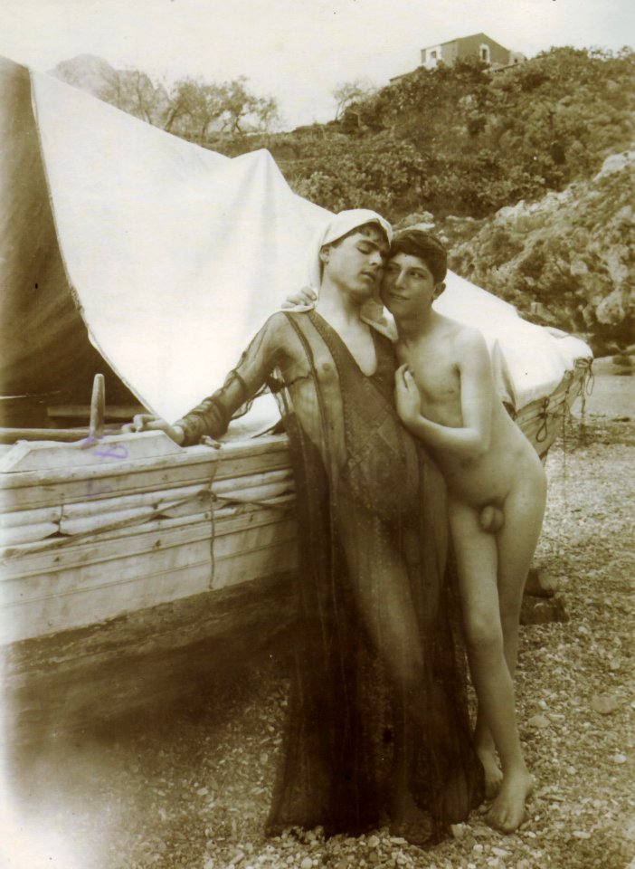 Gloeden, Wilhelm von (1856-1931) - n. 1428 - da - Amore e arte, p. 66
