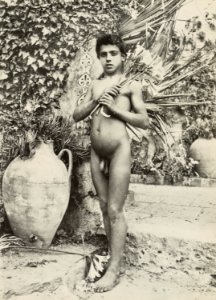 Gloeden, Wilhelm von (1856-1931) - n. 2439 - da - Sicilianboys p. 7 & Auch ich in Arkadien, p. 165 - ebay recto