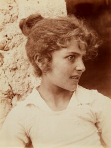 Gloeden, Wilhelm von (1856-1931) - n. 1731 - Maria Intelisano - 1905 ca. - da - Sicilia mitica arcadia, p. 64