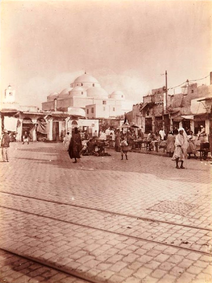 Gloeden, Wilhelm von (1856-1931) - n. 2562 recto - Tunisi - Place et coupoles de Sidi Mahres