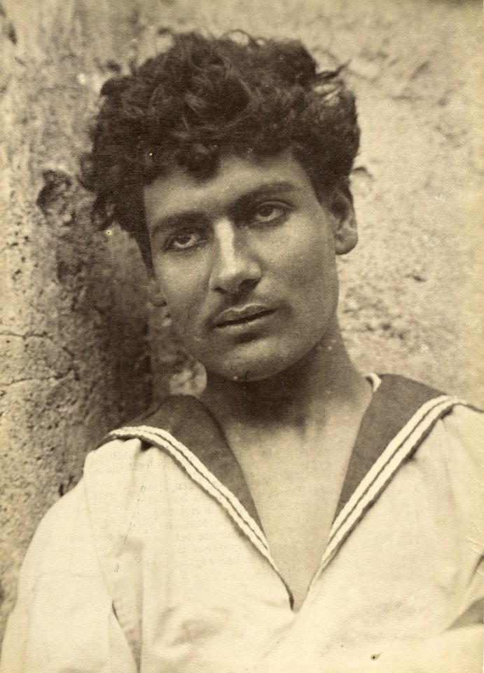 Gloeden, Wilhelm von (1856-1931) - n. 1885 - Marinaio - Beautés siciliennes, p. 33