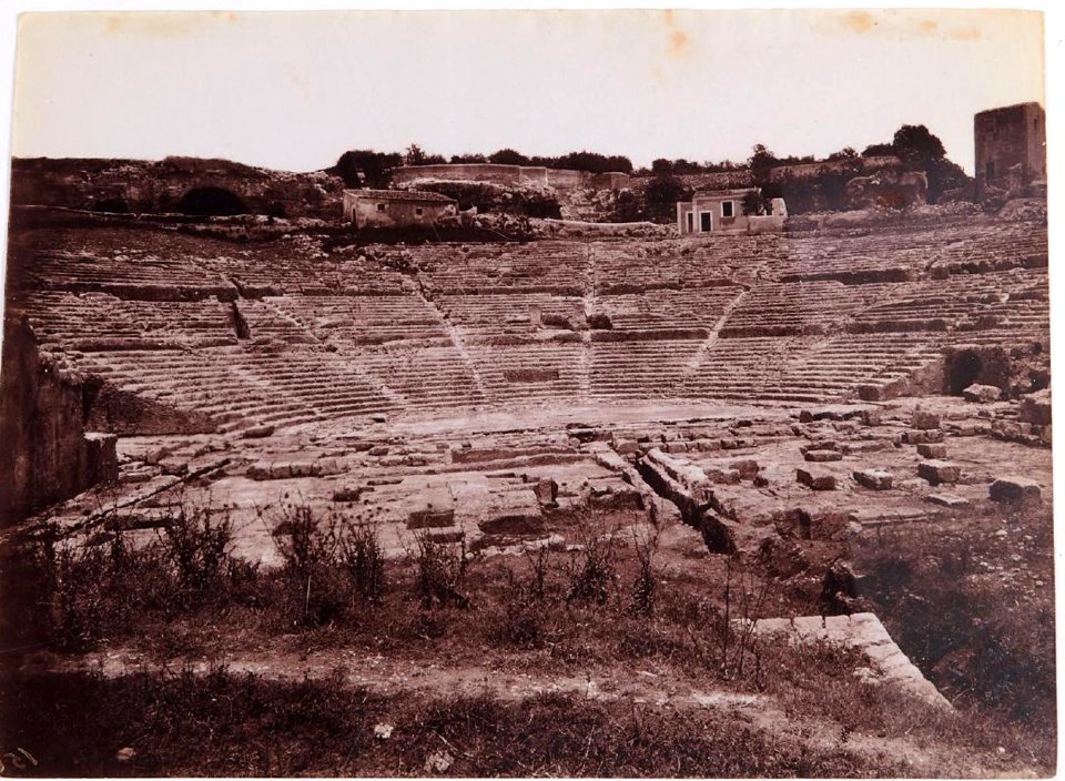 Gloeden, Wilhelm von (1856-1931) - n. 1568 recto - Teatro greco di Siracusa
