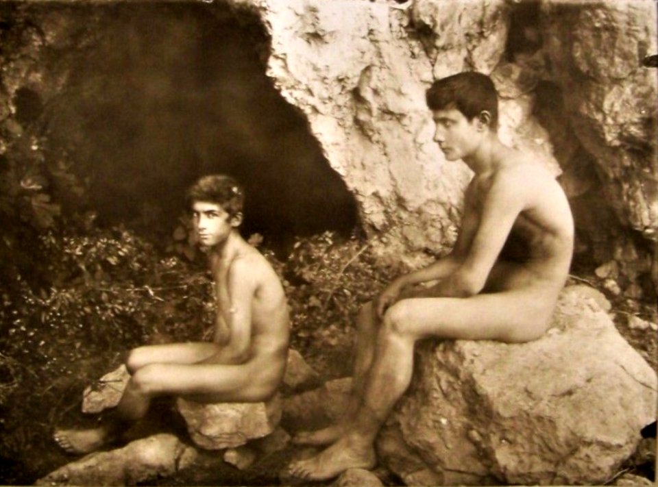 Gloeden, Wilhelm von (1856-1931) - n. 1936 - Taormina debut du siècle, p. 51 & Auch ich in Arkadien, p. 133, cm 18x24