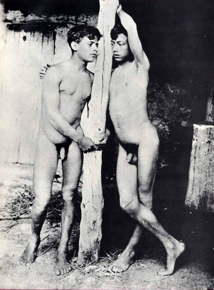 Gloeden, Wilhelm von (1856-1931) - n. 2738 - da - The boys of Taormina, p. 44 & Auch ich in Arkadien, p. 128
