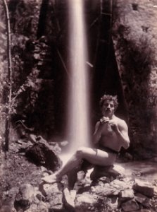 Gloeden, Wilhelm von (1856-1931) - n. 1693 - Deponiert 01-12-1902 - Ex Texbraun Collection, Galerie David Guiraud, Paris