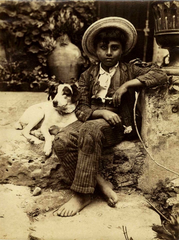 Gloeden, Wilhelm von (1856-1931) - n. 2143 recto - Bambino con sigaretta e cane - ebay