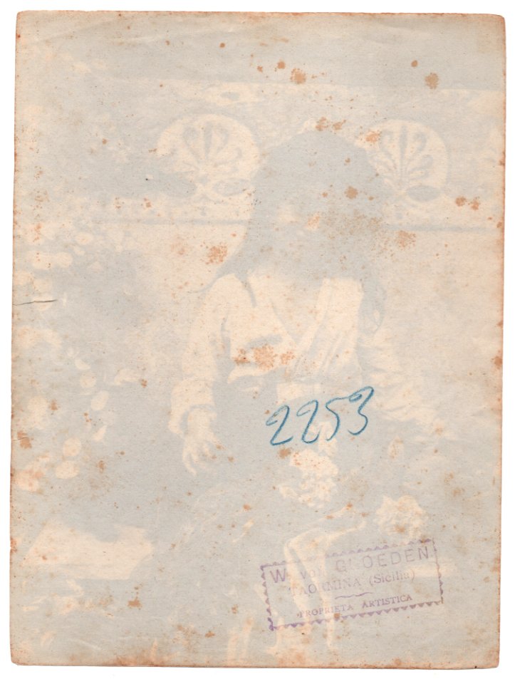 Gloeden, Wilhelm von (1856-1931) - n. 2253 verso - da - Sicilia mitica Arcadia - p. 26 - Cm 17x23, timbrata - Aste La Rosa