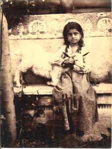 Gloeden, Wilhelm von (1856-1931) - n. 2256 - Girl on bench with kid