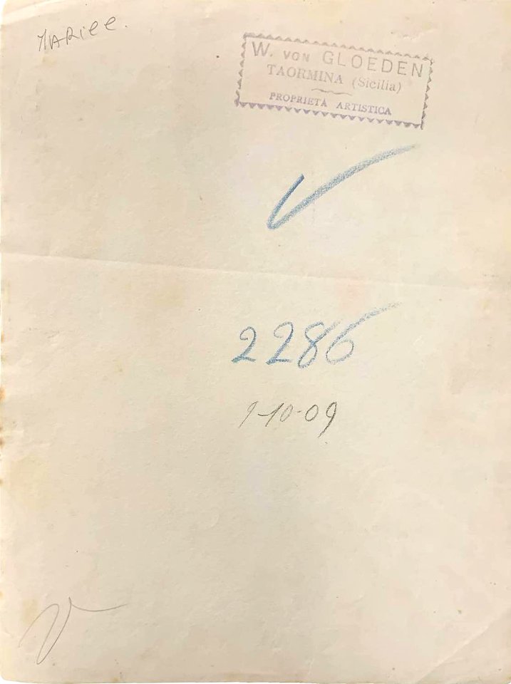 Gloeden, Wilhelm von (1856-1931) - n. 2286 verso - Capo Taormina. Datata 1-10-09. Cm 17x22. Aste LaRosa