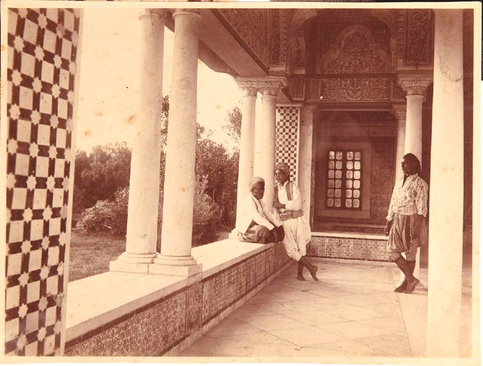 Gloeden, Wilhelm von (1856-1931) - n. 2552 A - recto - Tunisi. Koubba, padiglione