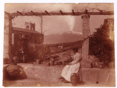 Gloeden, Wilhem von (1856-1931) - n. 0399 - Vicino a san Domenico, Taormina 1890