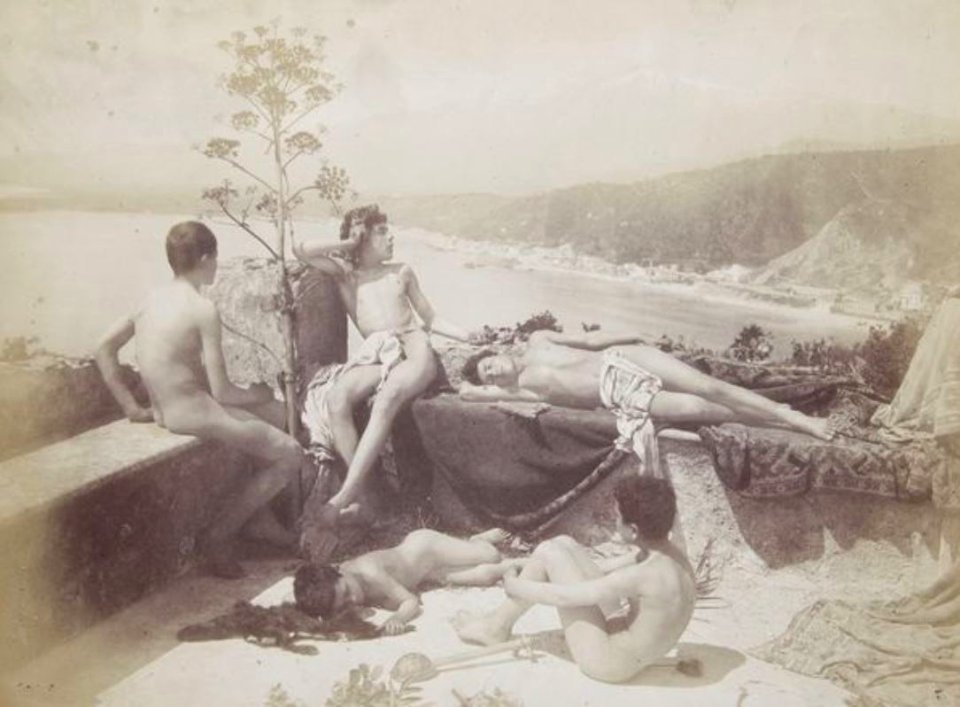 Gloeden, Wilhelm von (1856-1931) - n. G 0003 - Siesta greca