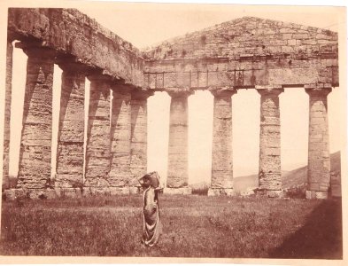 Gloeden, Wilhelm von (1856-1931) - n. 2501 recto - Tempio di Segesta