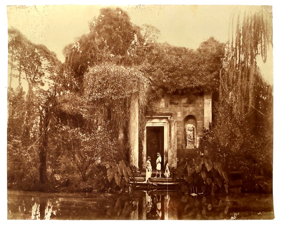 Gloeden, Wilhelm von (1856-1931) - n. G 0132 recto, cm 27,5x36 - Villa Tasca, Palermo. Finarte