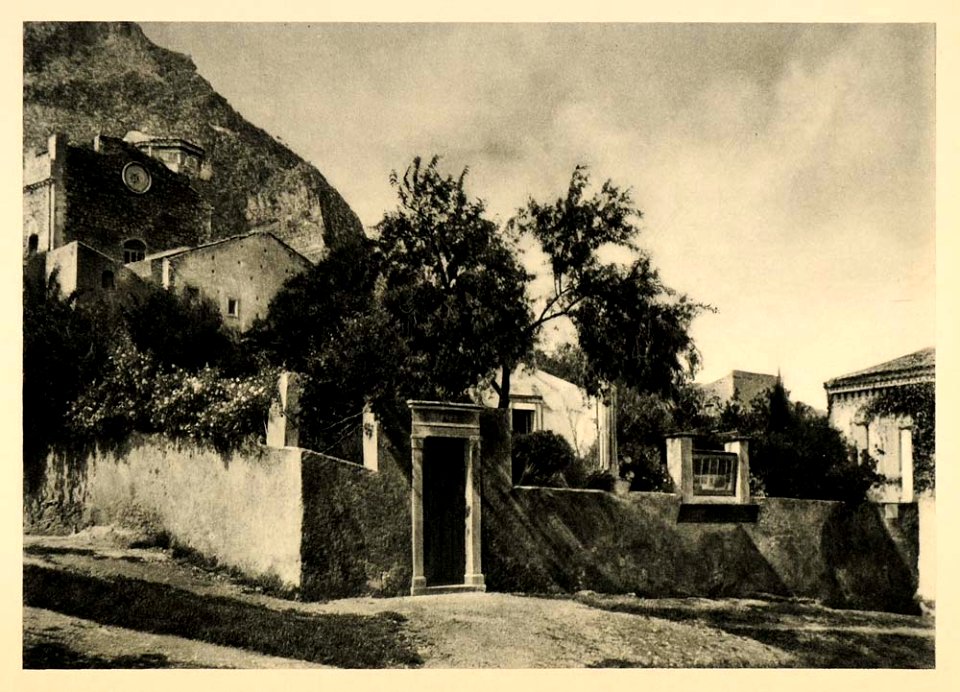 Gloeden, Wilhem von (1856-1931)- Casa di Gloeden in piazza san Domenico 2, Taormina - Cartolina