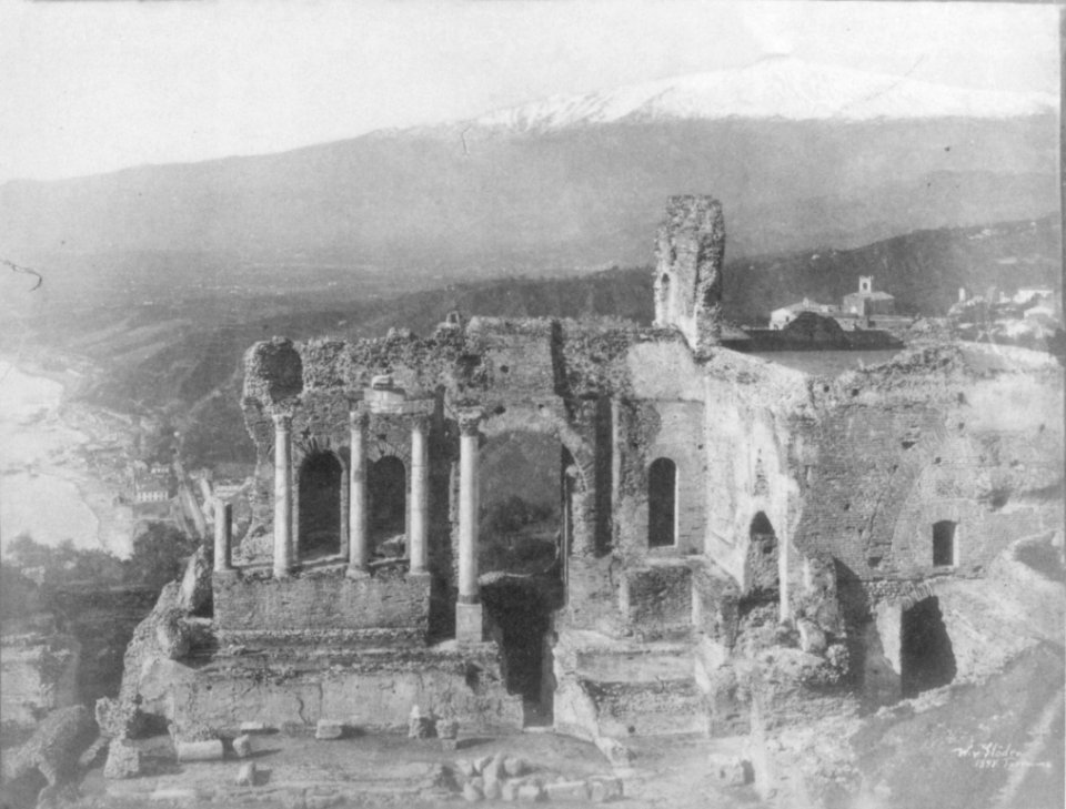 Gloeden, Wilhelm von (1856-1931) - n. G 0027 - Greek theater in Taormina