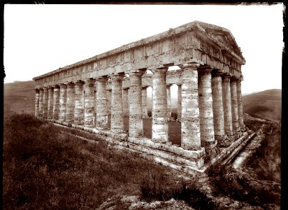 Gloeden, Wilhelm von (1856-1931) - n. G 0141 - Tempio di Segesta, cm 30 x 40