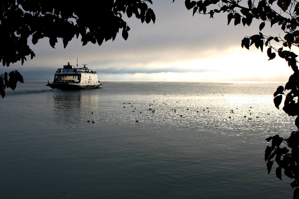Shipping tourism morning