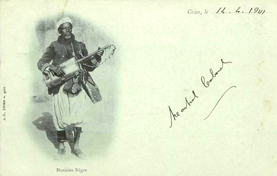 Gnaoua d'Oran (Algérie) avec son guembri 1