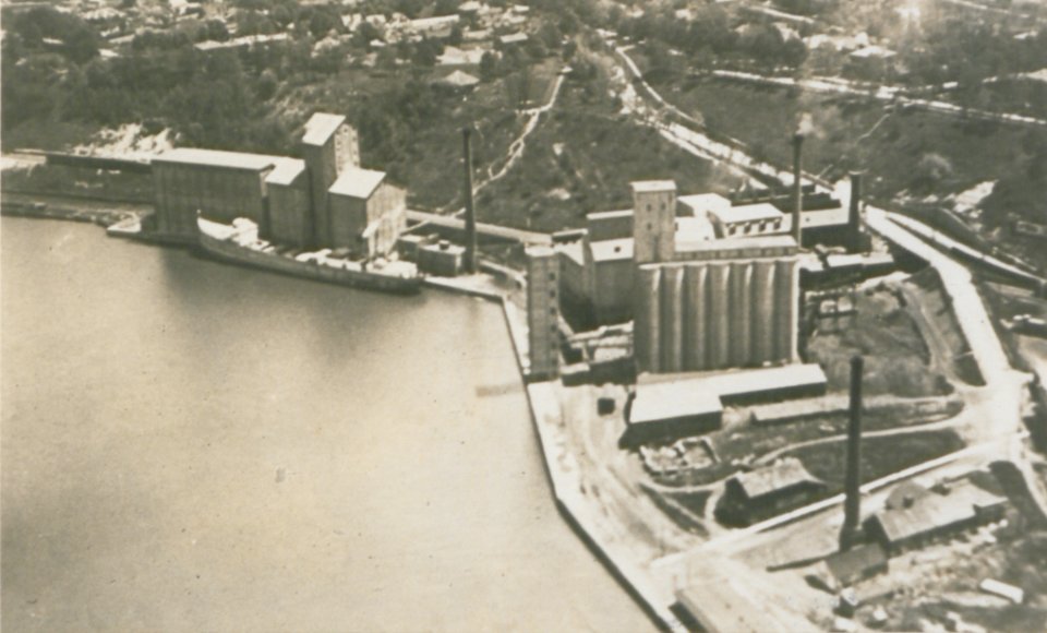 Goderich Ontario from an Aeroplane (HS85-10-37556)