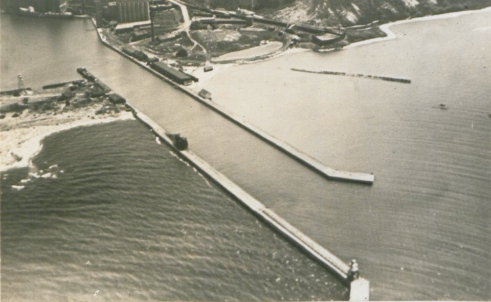 Goderich Ontario from an Aeroplane (HS85-10-37558)