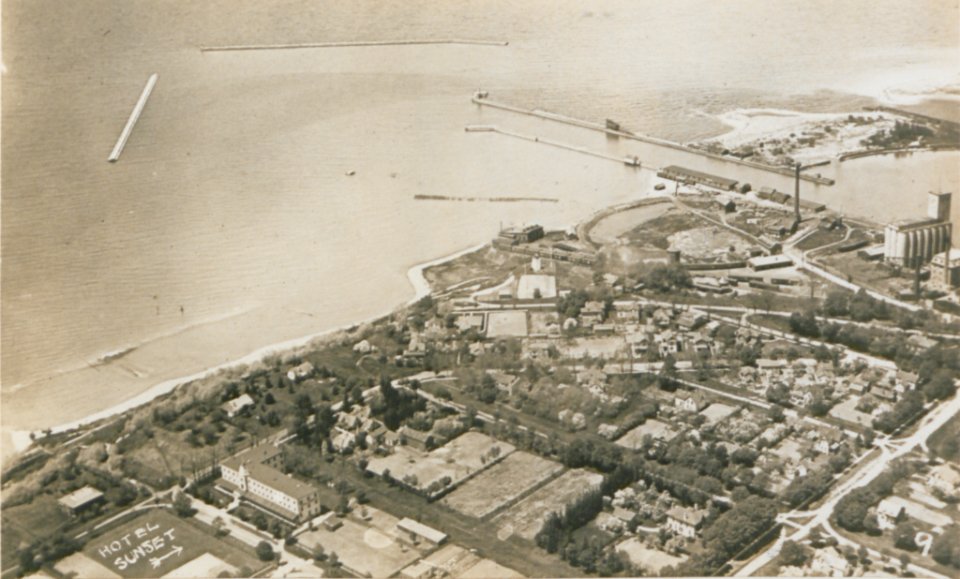 Goderich Ontario from an Aeroplane (HS85-10-37555)