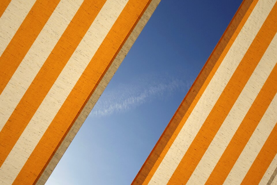Structure establishment stripes