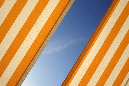 Structure establishment stripes