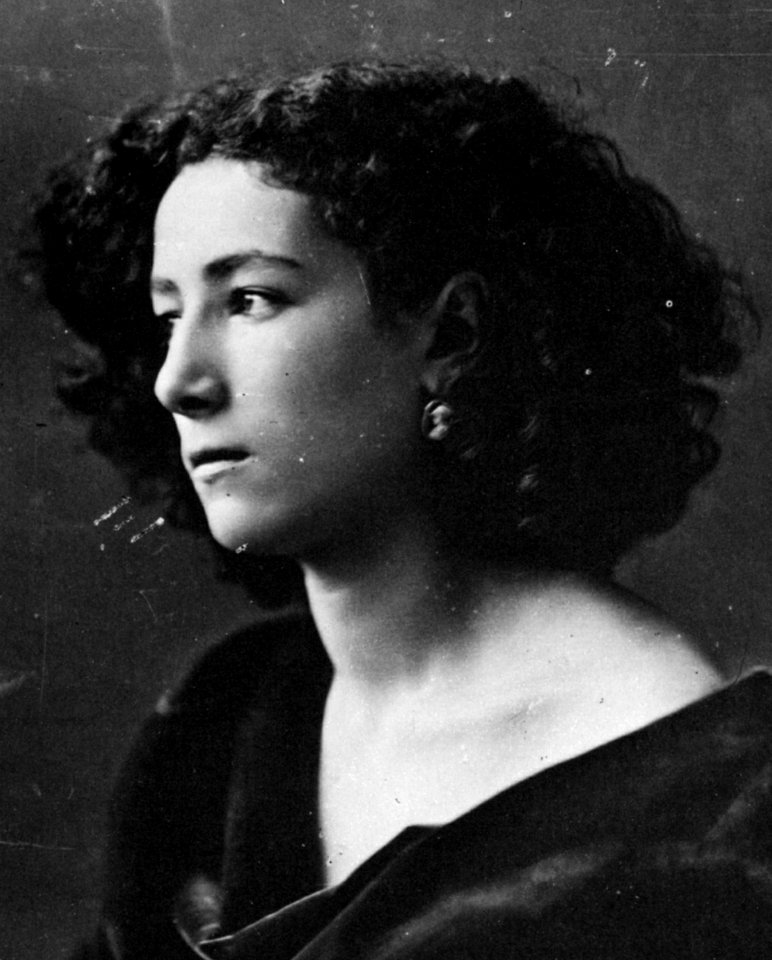 Face detail, Sarah Bernhardt 1864 Nadar (cropped)