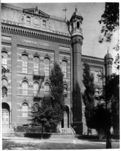 Facade of Franklin School LCCN2001704499