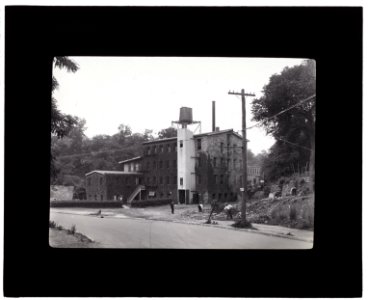 Factory before renovation, Bronx, New York LCCN2007685055